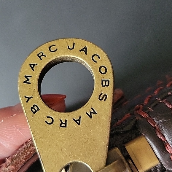 MARC BY MARC JACOBS LEATHER WRISTLET - Picture 3 of 12